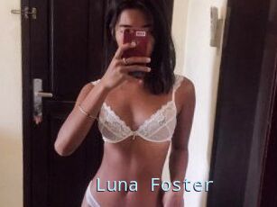 Luna_Foster